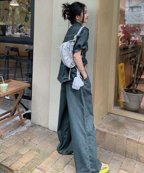 Aelina(エリナ)の「レギュラーカラーデニムシャツ&ワイドデニムパンツセットアップ(セットアップ・レディース・ブルー・S/M)」の13枚目の写真