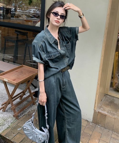 Aelina(エリナ)の「レギュラーカラーデニムシャツ&ワイドデニムパンツセットアップ(セットアップ・レディース・ブルー・S/M)」の6枚目の写真