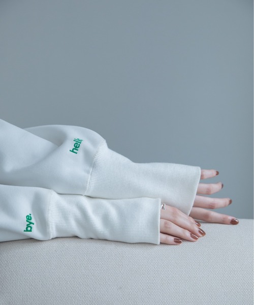 VACANCY(ヴァカンシー)の「【VACANCY公式】Hello byeロゴ刺繍配色ショート丈トレーナー(スウェット・メンズ・グリーン/グレー/ネイビー/ブラック/ホワイト・FREE)」の2枚目の写真