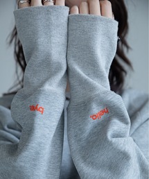 VACANCY（ヴァカンシー）の「【VACANCY公式】Hello byeロゴ刺繍配色ショート丈トレーナー（スウェット）」