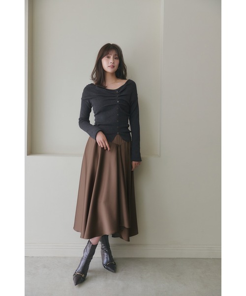 Her lip to(ハーリップトゥー)の「Asymmetric-Hem Satin Skirt(スカート・レディース・ベージュ/ダークブラウン系・S/M)」の1枚目の写真