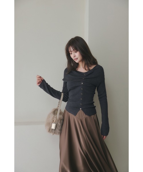 Her lip to(ハーリップトゥー)の「Asymmetric-Hem Satin Skirt(スカート・レディース・ベージュ/ダークブラウン系・S/M)」の3枚目の写真