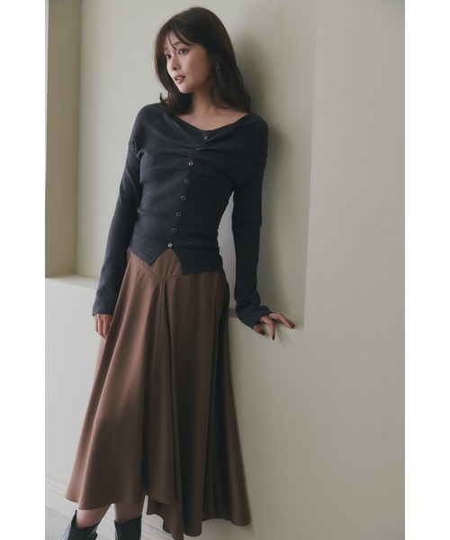 Her lip to(ハーリップトゥー)の「Asymmetric-Hem Satin Skirt(スカート・レディース・ベージュ/ダークブラウン系・S/M)」の5枚目の写真