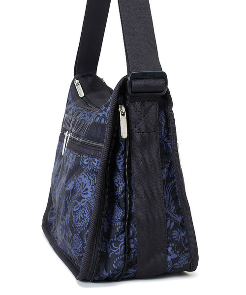 LeSportsac（レスポートサック）の「DELUXE EVERYDAY BAG ボーホーペイズリーネイビー（ショルダーバッグ・レディース・ブルー・FREE）」の3枚目の写真