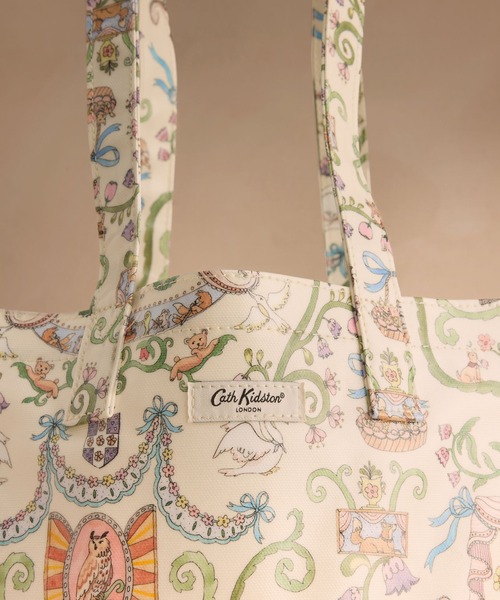 Cath Kidston(キャスキッドソン)の「ラージ ブックバッグ Fable Ditsy(トートバッグ・レディース・クリーム・FREE)」の2枚目の写真