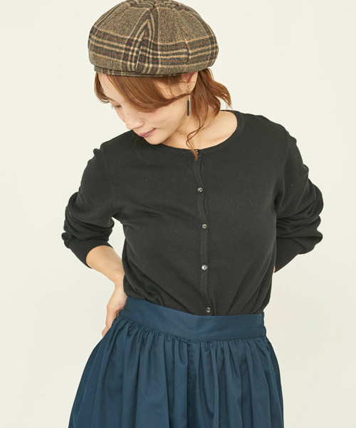 earth music&ecology（アースミュージックアンドエコロジー）の「ガンガンカーディガン クルーネック（カーディガン/ボレロ・レディース・ブラック/ブルーグリーン/ピンクベージュ/アイボリー/スモークピンク/グレイッシュベージュ/サックスブルー/マスタード/パープル/レッド/ブルー/ライトグレー・M/L/S）」の3枚目の写真