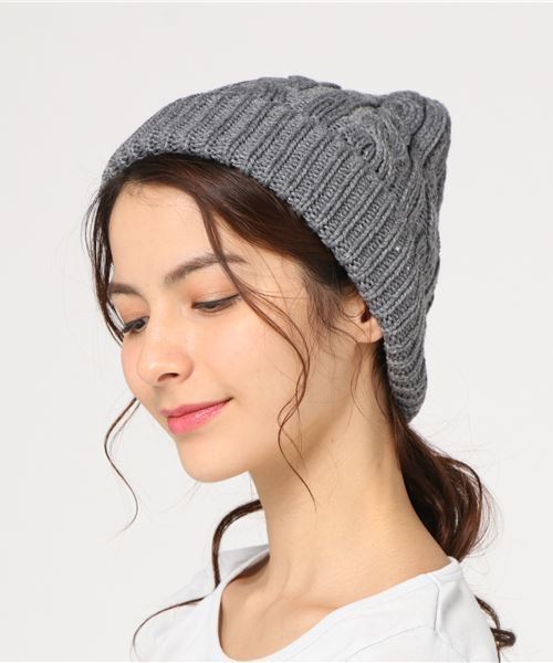 JABURO（ジャブロー）の「JABURO ケーブルニットキャップ ACRYL CABLE WATCH（ニットキャップ/ビーニー・レディース・ブラック/ダークグリーン/ネイビー/グレー/レッド/オフホワイト/オリーブ/グリーン/マスタード/ブルー系その他/ピンク系その他/ロイヤルブルー/ワイン/チャコール・FREE）」の4枚目の写真