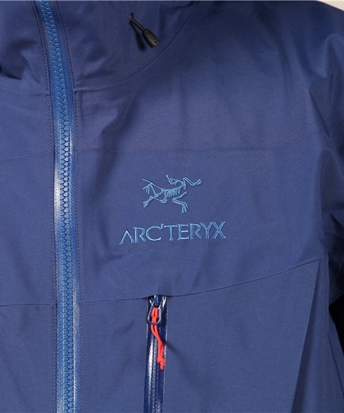 BEAMS（ビームス）の「□ARC'TERYX / ALPHA SV（マウンテンパーカー・メンズ・ブラック/ブルー系その他・X-SMALL/SMALL/MEDIUM/LARGE）」の8枚目の写真