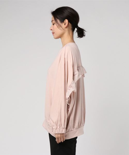 EVLOVE（イヴロヴ）の「【大きいサイズ】『EVLOVE(イヴロヴ)』バックフリルドルマンプルオーバーカットソー（Tシャツ/カットソー・レディース・ブラック/オフホワイト/ピンク・13号/15号）」の4枚目の写真
