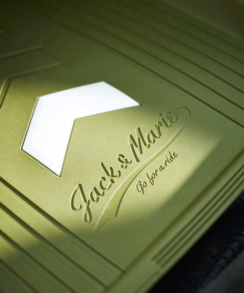 JACK & MARIE（ジャックアンドマリー）の「JACK & MARIE　トレーマット SURF Front（アウトドアグッズ・レディース・ブラック/ネイビー/オリーブドラブ・ONE SIZE）」の4枚目の写真