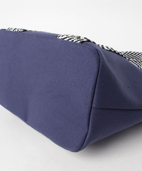 Petit Honfleur（プチオンフルール）の「◇カタログ掲載◇キャンバス編み手トートバッグ（トートバッグ・レディース・ネイビー/アイボリー・フリー）」の4枚目の写真