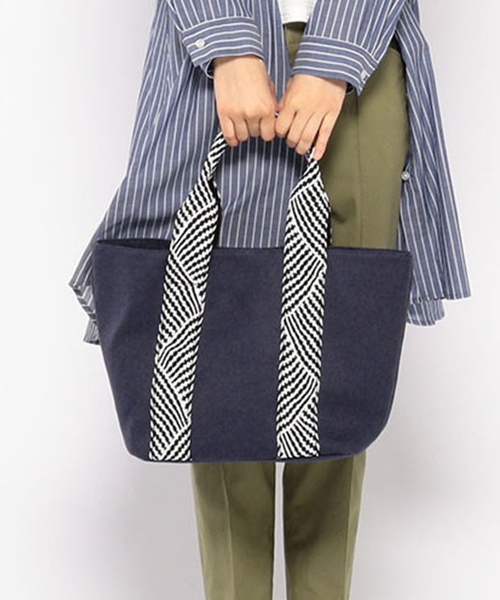 Petit Honfleur（プチオンフルール）の「◇カタログ掲載◇キャンバス編み手トートバッグ（トートバッグ・レディース・ネイビー/アイボリー・フリー）」の2枚目の写真