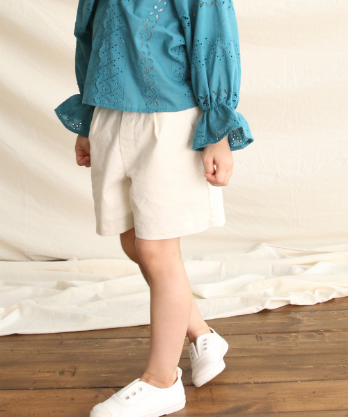 LOWRYS FARM（ローリーズファーム）の「フレンチリネンショートパンツ　831437（その他パンツ・キッズ・オフホワイト/ブラック/ブラウン/ブルー・100/110/120）」の2枚目の写真