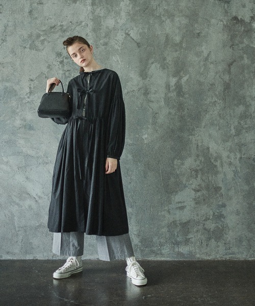 PUAL CE CIN（ピュアルセシン）の「【Du noir】後ろリボンワンピース（ワンピース・レディース・ブラック/ベージュ・FREE）」の2枚目の写真