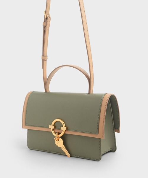 CHARLES & KEITH(チャールズ & キース)の「メタリックアクセント トップハンドルバッグ / Metallic Accent Top Handle Bag(ハンドバッグ・レディース・クリアレッド/セージグリーン/ベージュ・M)」の11枚目の写真