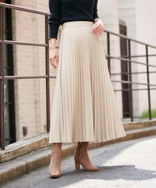prose verse（プロズヴェール）の「エコレザープリーツロングスカート（スカート・レディース・アイボリー/グレイッシュベージュ/ダークブラウン/ブラック・ﾌﾘ-）」の2枚目の写真