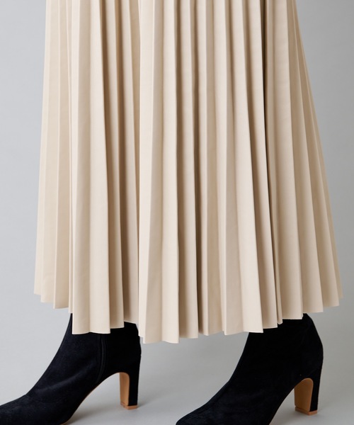 prose verse（プロズヴェール）の「エコレザープリーツロングスカート（スカート・レディース・アイボリー/グレイッシュベージュ/ダークブラウン/ブラック・ﾌﾘ-）」の8枚目の写真
