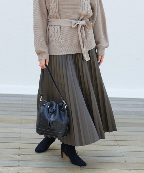 prose verse（プロズヴェール）の「エコレザープリーツロングスカート（スカート・レディース・アイボリー/グレイッシュベージュ/ダークブラウン/ブラック・ﾌﾘ-）」の7枚目の写真