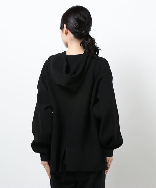 INTERPLANET（インタープラネット）の「【ＷＥＢ限定】編地切替フード付プルオーバー（ニット/セーター・レディース・パープル/ブラック/グレイッシュベージュ・FREE）」の4枚目の写真