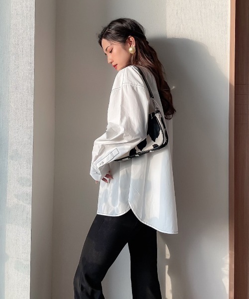 SHEER flow（シアーフロウ）の「【インフルエンサーMARIKA プロデュースアイテム】ステッチオーバーサイズシャツ（シャツ/ブラウス・レディース・オフホワイト・FREE）」の2枚目の写真