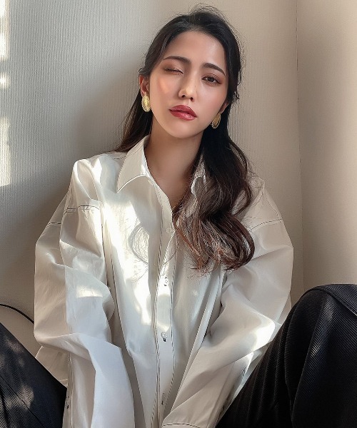 SHEER flow（シアーフロウ）の「【インフルエンサーMARIKA プロデュースアイテム】ステッチオーバーサイズシャツ（シャツ/ブラウス・レディース・オフホワイト・FREE）」の15枚目の写真