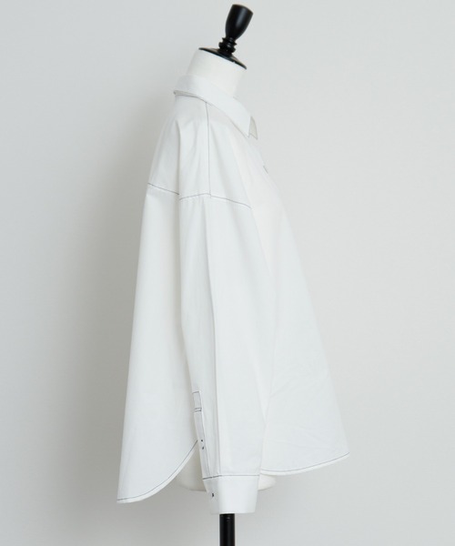 SHEER flow（シアーフロウ）の「【インフルエンサーMARIKA プロデュースアイテム】ステッチオーバーサイズシャツ（シャツ/ブラウス・レディース・オフホワイト・FREE）」の7枚目の写真