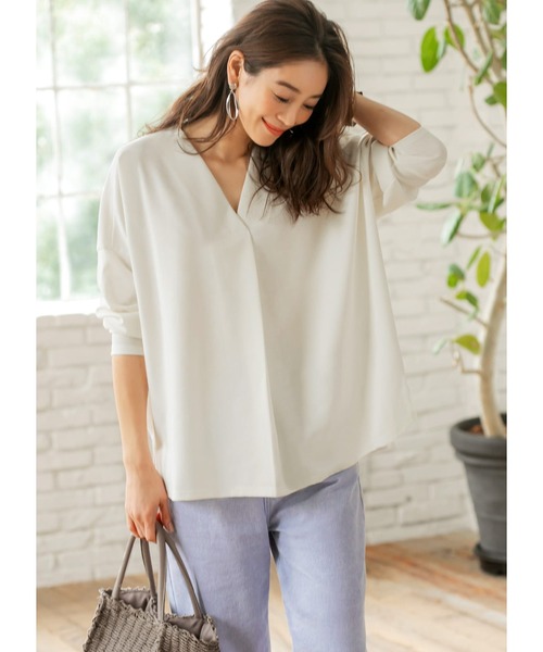 STYLE DELI(スタイルデリ)の「ブラウス風ゆったりVネックプルオーバー(Tシャツ/カットソー・レディース・ブラック/カーキ/アイボリー・FREE)」の1枚目の写真
