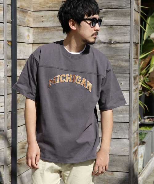 URBAN RESEARCH Sonny Label（アーバンリサーチサニーレーベル）の「カレッジロゴ刺繍Tシャツ（Tシャツ/カットソー・メンズ・グレー/その他1/チャコールグレー・MEDIUM/LARGE）」の2枚目の写真