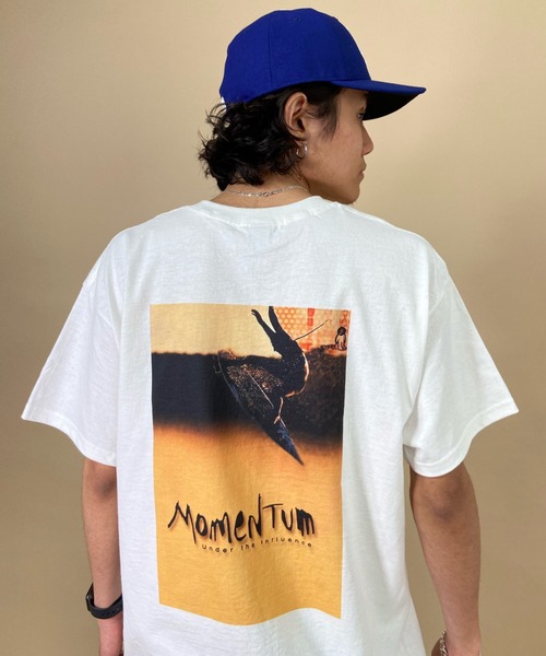 ムラサキスポーツ(ムラサキスポーツ)の「【ムラサキスポーツ限定】テイラースティールサーフムービー ’’MOMENTUM’’ 半袖Tシャツ 0100982100053(Tシャツ/カットソー・メンズ・ホワイト/ブラック・XL/M/L)」の11枚目の写真