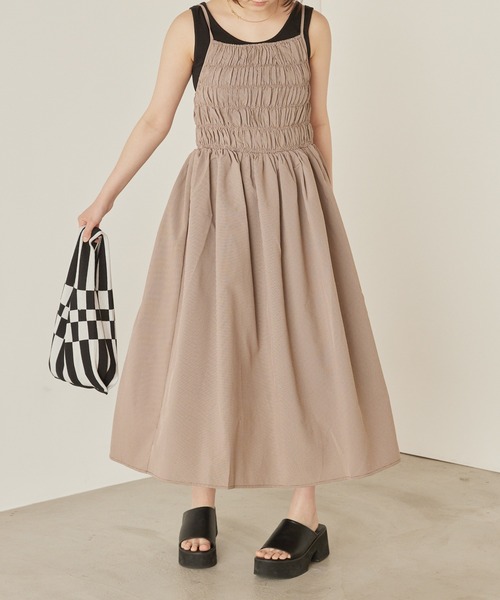 mikke（ミッケ）の「レトロチェック２WAYシャーリングキャミワンピース（ワンピース・レディース・ブラック/ブラウン/グリーン・FREE）」の2枚目の写真