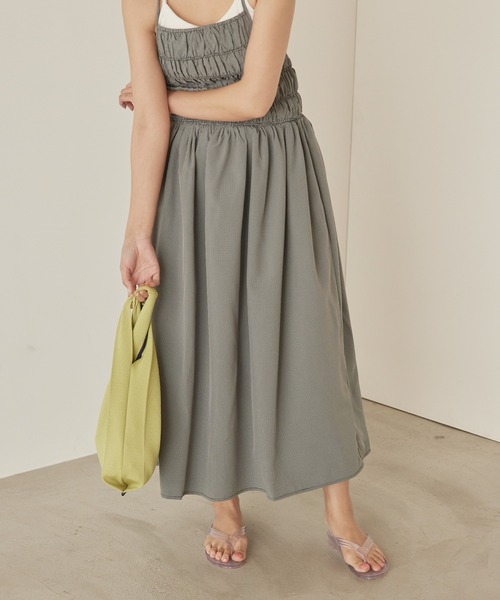 mikke（ミッケ）の「レトロチェック２WAYシャーリングキャミワンピース（ワンピース・レディース・ブラック/ブラウン/グリーン・FREE）」の10枚目の写真