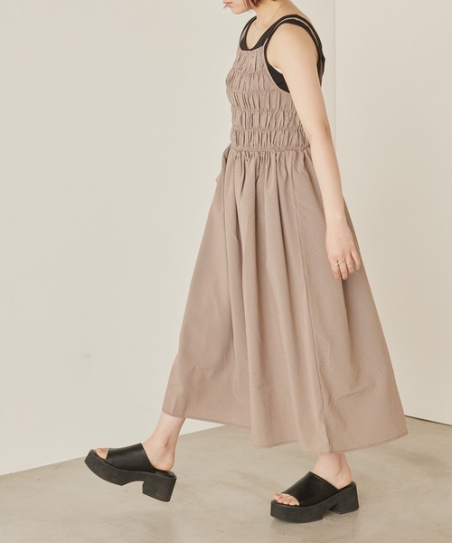 mikke（ミッケ）の「レトロチェック２WAYシャーリングキャミワンピース（ワンピース・レディース・ブラック/ブラウン/グリーン・FREE）」の13枚目の写真