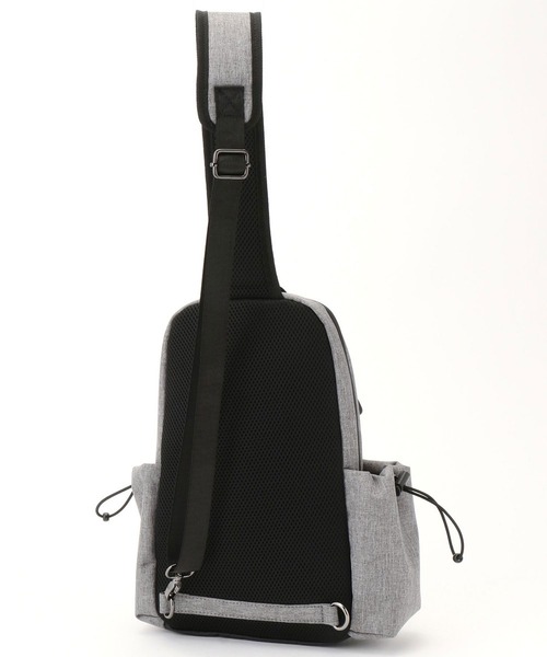 HIDEAWAYS NICOLE（ハイダウェイニコル）の「異素材コンビボディバッグ（ボディバッグ/ウエストポーチ・メンズ・ブラック/グレー/ネイビー・FREE）」の4枚目の写真