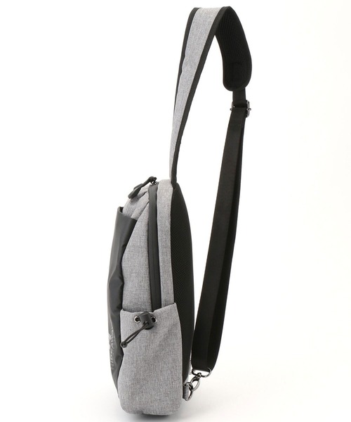 HIDEAWAYS NICOLE（ハイダウェイニコル）の「異素材コンビボディバッグ（ボディバッグ/ウエストポーチ・メンズ・ブラック/グレー/ネイビー・FREE）」の5枚目の写真