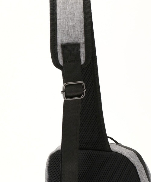 HIDEAWAYS NICOLE（ハイダウェイニコル）の「異素材コンビボディバッグ（ボディバッグ/ウエストポーチ・メンズ・ブラック/グレー/ネイビー・FREE）」の7枚目の写真