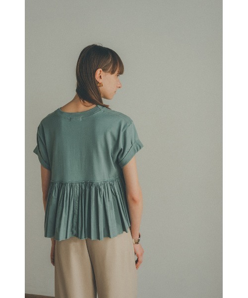 CLANE(クラネ)の「BACK FRILL T-SHIRT(Tシャツ/カットソー・レディース・ホワイト/ベージュ/ブルー/ブラック・1/2)」の12枚目の写真