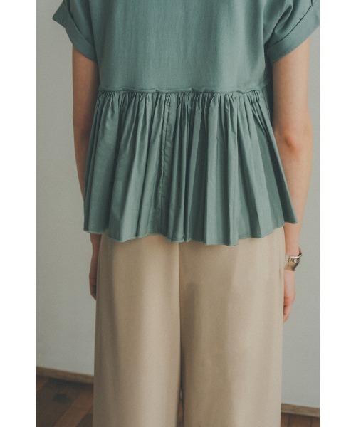 CLANE(クラネ)の「BACK FRILL T-SHIRT(Tシャツ/カットソー・レディース・ホワイト/ベージュ/ブルー/ブラック・1/2)」の10枚目の写真