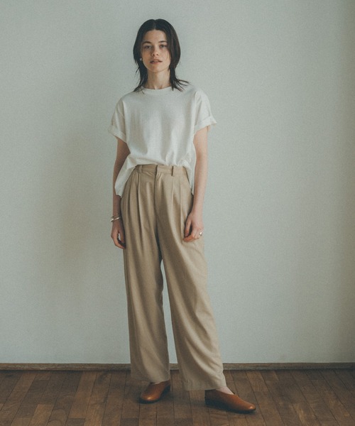 CLANE(クラネ)の「BACK FRILL T-SHIRT(Tシャツ/カットソー・レディース・ホワイト/ベージュ/ブルー/ブラック・1/2)」の17枚目の写真