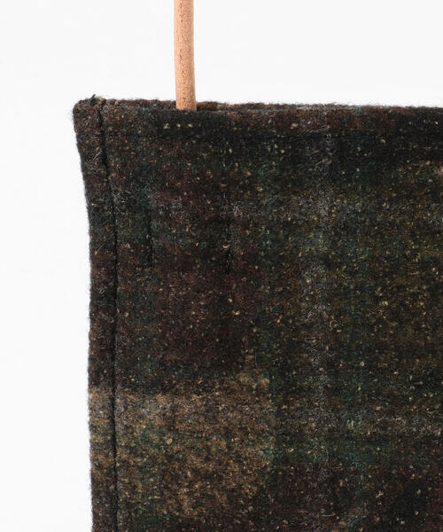 TOMORROWLAND （トゥモローランド）の「AMIACALVA プレイドカモ ポシェット（ボディバッグ/ウエストポーチ・メンズ・グリーン系その他4・FREE）」の7枚目の写真