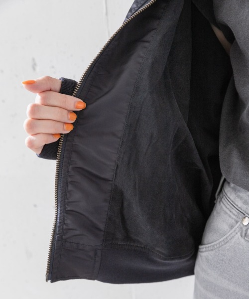 URBAN RESEARCH Sonny Label（アーバンリサーチサニーレーベル）の「(撥水加工)オーバーサイズMA-1ブルゾン（MA-1・レディース・ネイビー/ブラック/カーキ・FREE）」の10枚目の写真