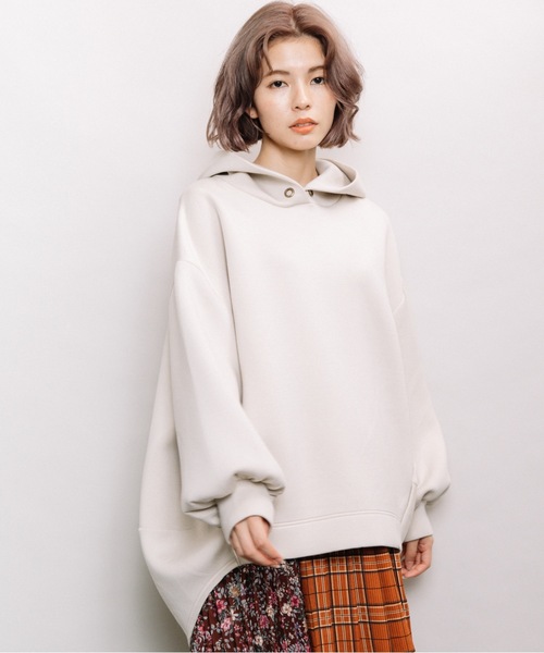 refinedworks（リファインドワークス）の「ダンボールバルーンパーカー（パーカー・レディース・チャコールグレー/グレー系その他/キャメル・FREE）」の3枚目の写真