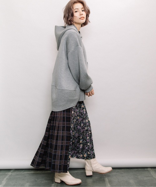 refinedworks（リファインドワークス）の「ダンボールバルーンパーカー（パーカー・レディース・チャコールグレー/グレー系その他/キャメル・FREE）」の4枚目の写真