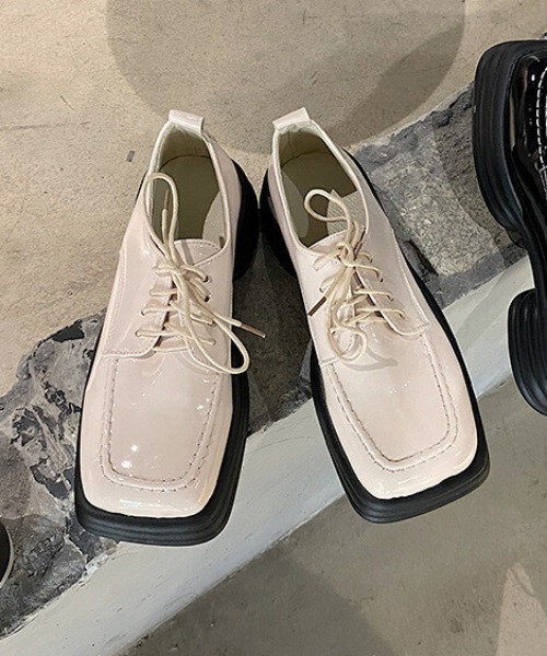 SFW（エスエフダブリュー）の「厚底フラットシューズ（ドレスシューズ・レディース・ホワイト/ブラック・38/39/35/36/37）」の2枚目の写真