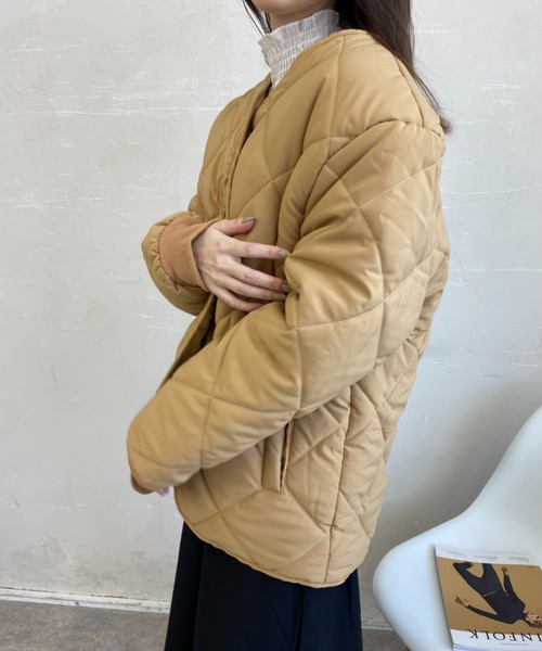 CLEA（クレア）の「ノーカラーダウンジャケット（ダウンジャケット/コート・レディース・ベージュ/アイボリー・FREE）」の7枚目の写真