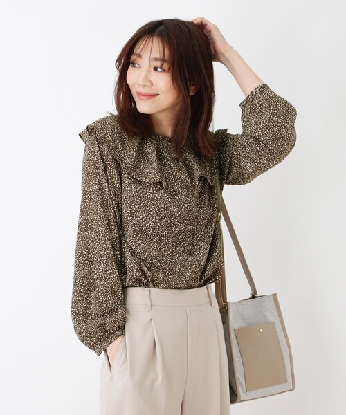 DRESKIP（ドレスキップ）の「◆花柄プリントフリル衿ブラウス（シャツ/ブラウス・レディース・ダークブラウン系/ホワイト系3/ブラック系・03/04/02）」の3枚目の写真