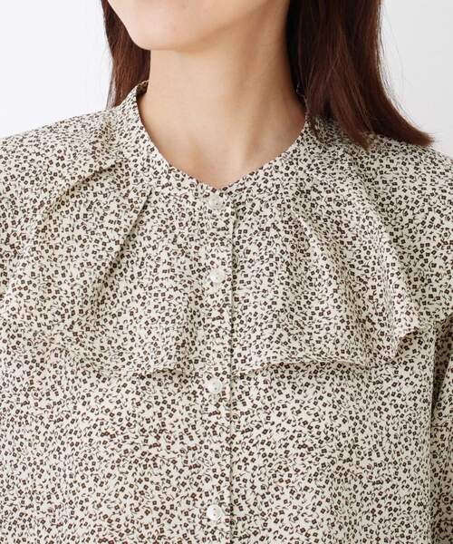 DRESKIP（ドレスキップ）の「◆花柄プリントフリル衿ブラウス（シャツ/ブラウス・レディース・ダークブラウン系/ホワイト系3/ブラック系・03/04/02）」の10枚目の写真