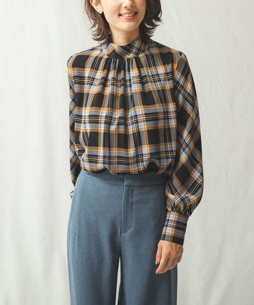 NARACAMICIE（ナラカミーチェ）の「ツイルチェックスタンドネックブラウス（シャツ/ブラウス・レディース・ベージュ/ブルー・SMALL/LARGE/MEDIUM/XXX-LARGE/XX-LARGE/X-LARGE）」の2枚目の写真