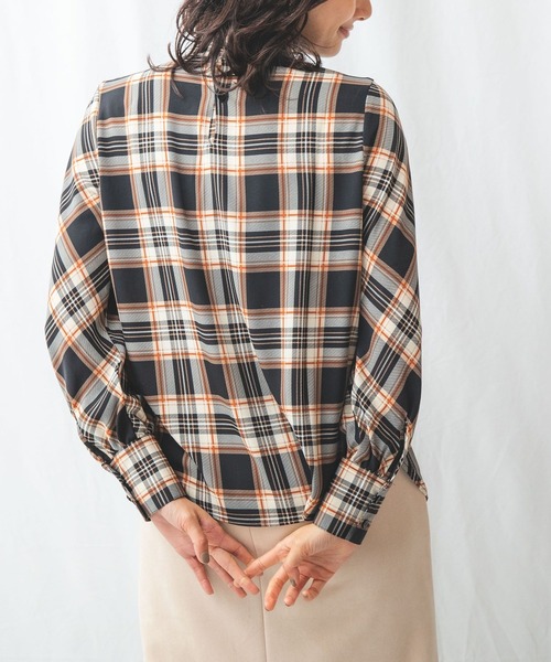 NARACAMICIE（ナラカミーチェ）の「ツイルチェックスタンドネックブラウス（シャツ/ブラウス・レディース・ベージュ/ブルー・SMALL/LARGE/MEDIUM/XXX-LARGE/XX-LARGE/X-LARGE）」の13枚目の写真