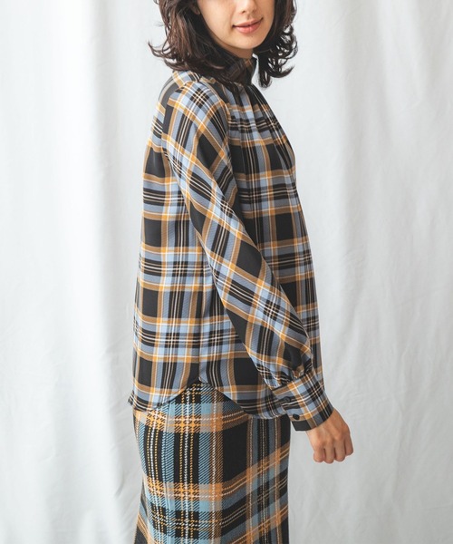 NARACAMICIE（ナラカミーチェ）の「ツイルチェックスタンドネックブラウス（シャツ/ブラウス・レディース・ベージュ/ブルー・SMALL/LARGE/MEDIUM/XXX-LARGE/XX-LARGE/X-LARGE）」の16枚目の写真