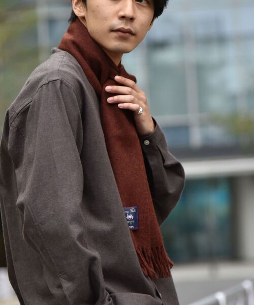 SHIPS（シップス）の「SHIPS: MOON ソリッドマフラー（マフラー・メンズ・ネイビー/グリーン/ダークグレー/キャメル/レンガ・ONE SIZE）」の9枚目の写真